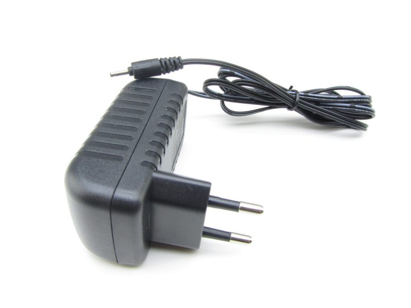 ЗАРЯДНО 220V ЗА ТАБЛЕТ
