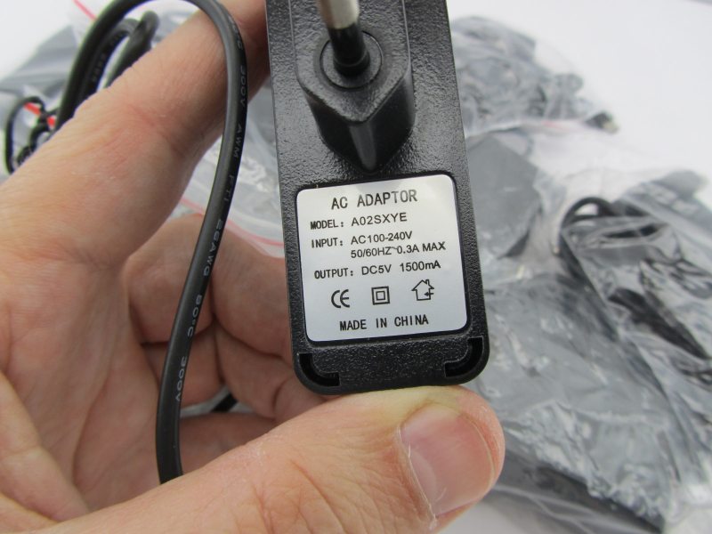ПАКЕТ 10 БРОЯ ЗАРЯДНО 220V ЗА GPS НАВИГАЦИЯ  1